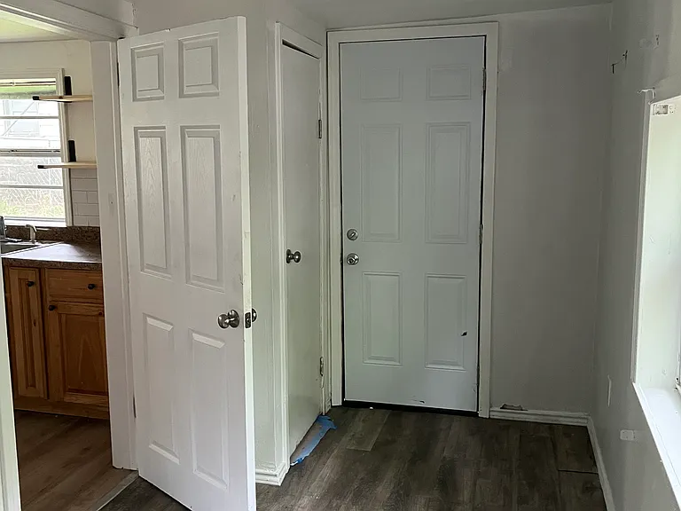 215 Wilson Ave — Photo 3