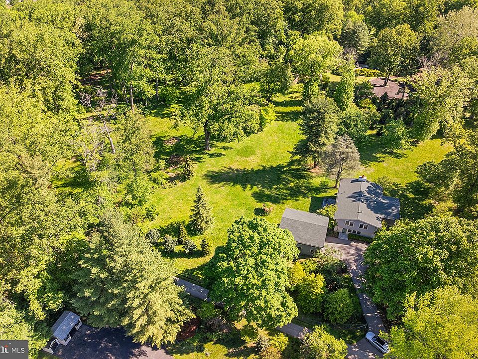 1st image of 2129 Harts Ln