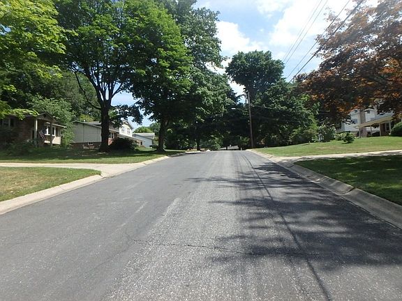 4th image of 13716 Drake Dr