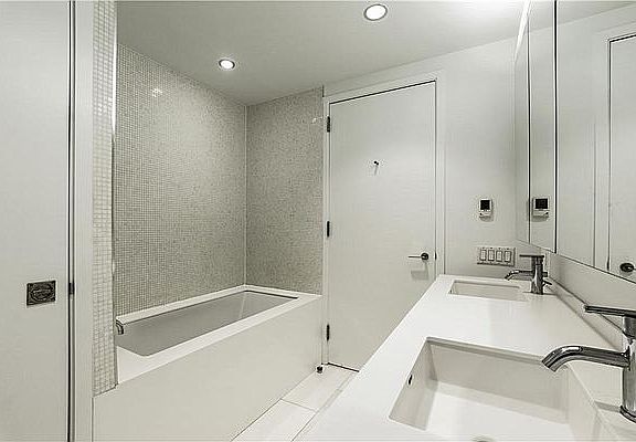 4th image of 425 W 53rd St APT 710