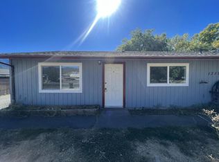 1317 SE M St UNIT B, Grants Pass, OR 97526