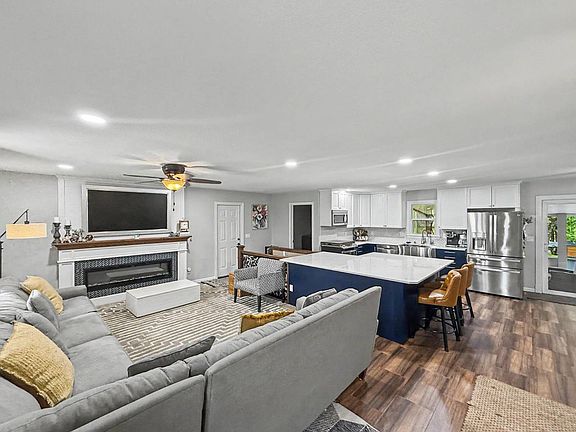 4th image of 501 N Logan Ave