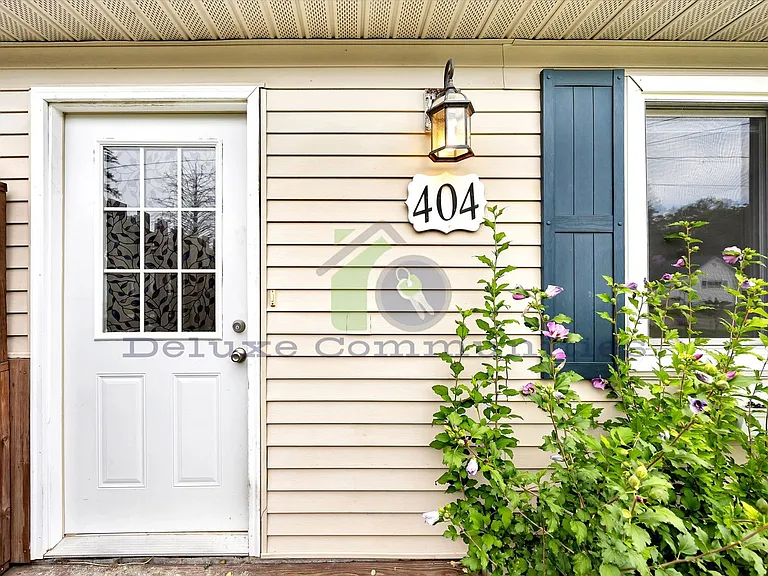 404 Russell St — Photo 4