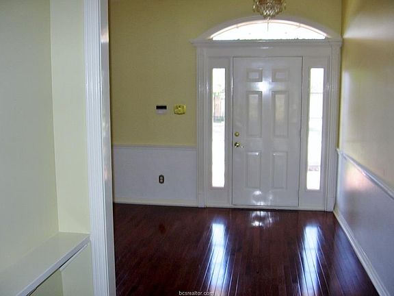 4th image of 4607 Colonial Cir