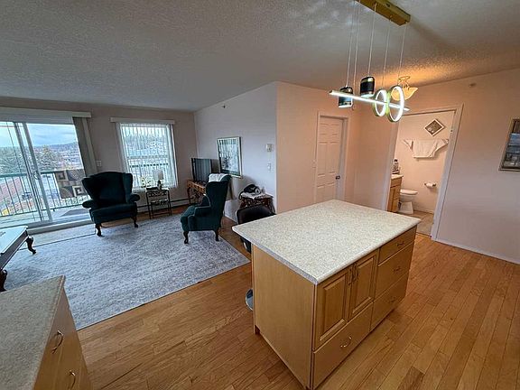 5th image of 228 E Pembina Ave #404