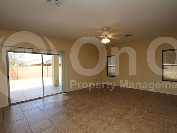 4th image of 652 W Vineyard Plains Dr