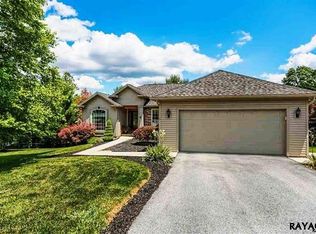 4 Ivy Cir, Hanover, PA 17331