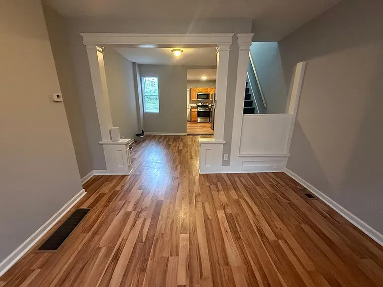1322 W Victoria St — Photo 2