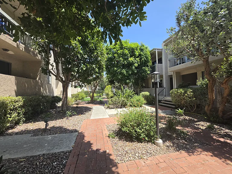5055 Coldwater Canyon Ave #213 — Photo 36