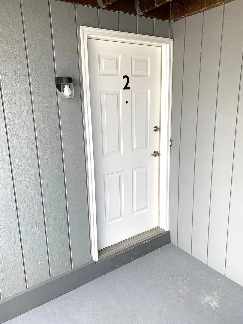 253 College Ave — Photo 3