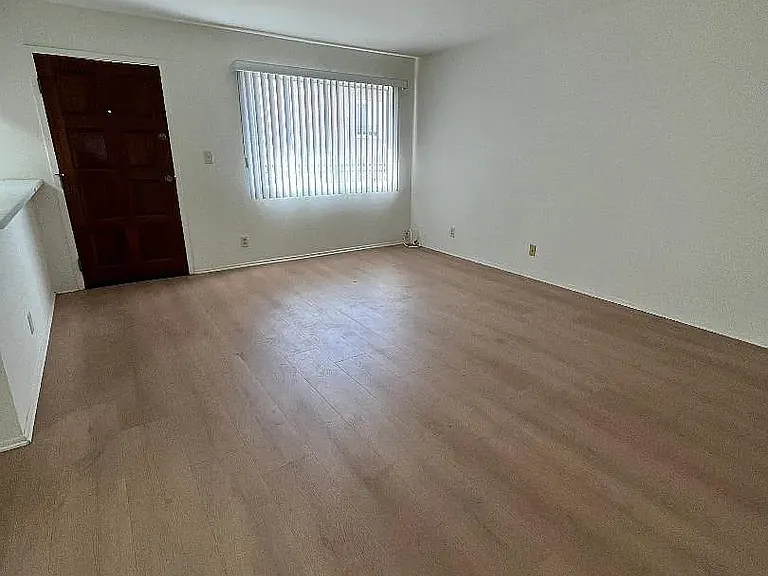 5908 Cedros Ave #6 — Photo 3