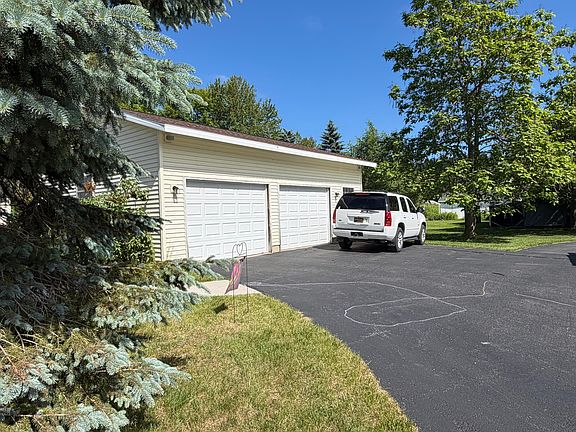 2nd image of 7312 Spruce Rd