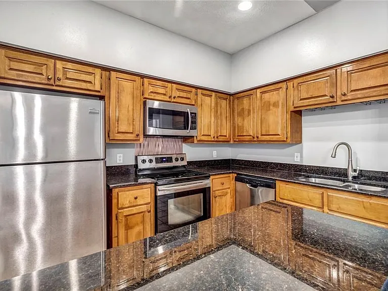 1307 Kinney Ave #110 — Photo 5