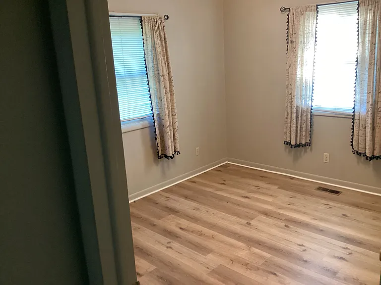 15345 Chandler Rd — Photo 2