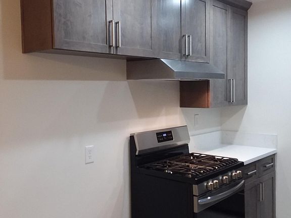 2nd image of 2732 Arlington Ave #0
