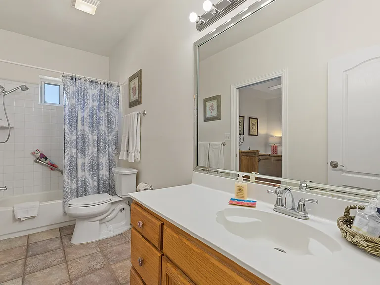 124 E Acapulco St #B — Photo 24