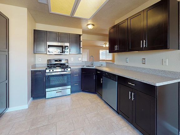 1921-Verbena-Dr-Rio-Rancho-Kitchen
