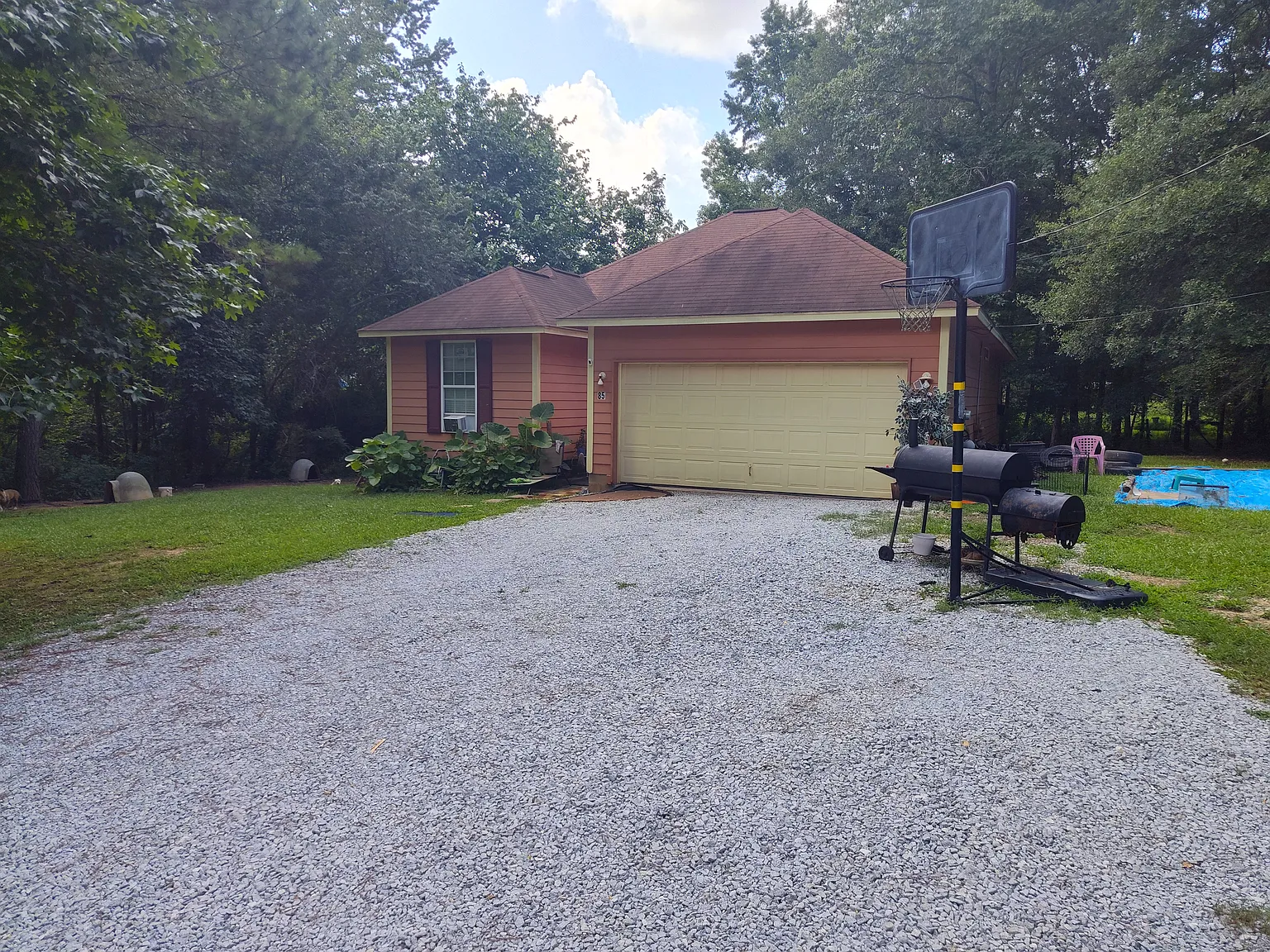 3 bed, 1855 sqft, $1,600 — Photo 1
