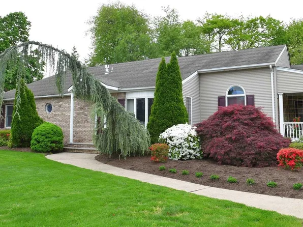 28 Hallberg Ave, Bergenfield, NJ 07621