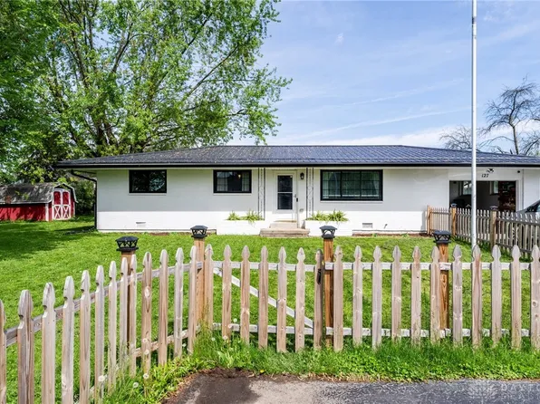 127 S College St, New Vienna, OH 45169