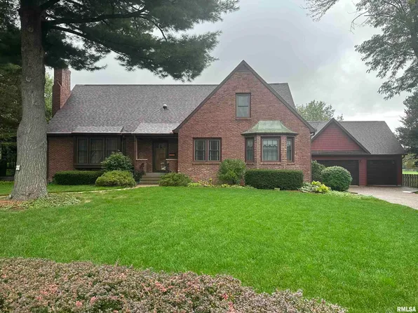 6 Maplewood Ln, Geneseo, IL 61254