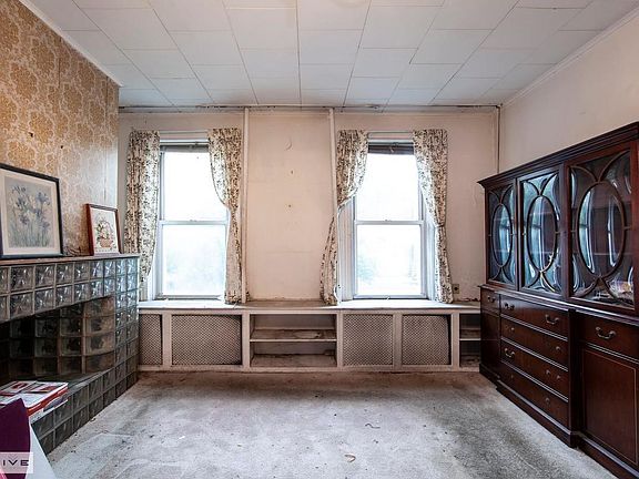 3rd image of 732 Humboldt St