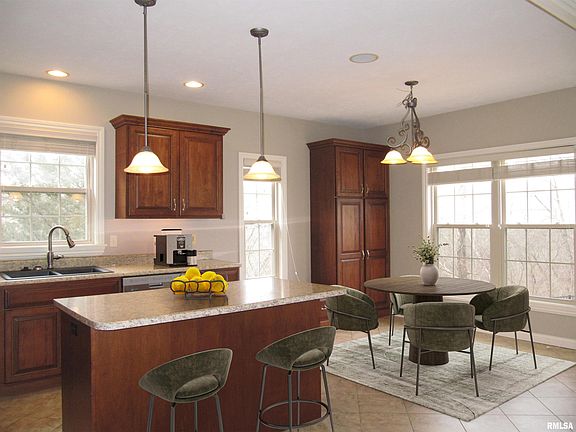 4th image of 2316 W Paddington Ct