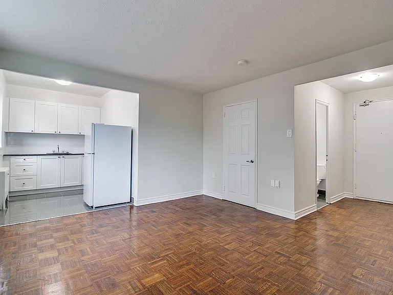 222 Wellesley St E — Photo 7