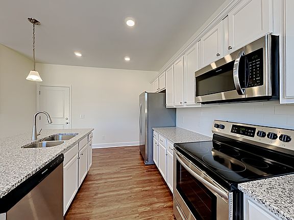 5th image of 2931 Throneberry Ln