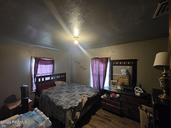 5th image of 223 Doc Duhon St