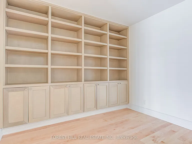 38 Avenue Rd #201 — Photo 21