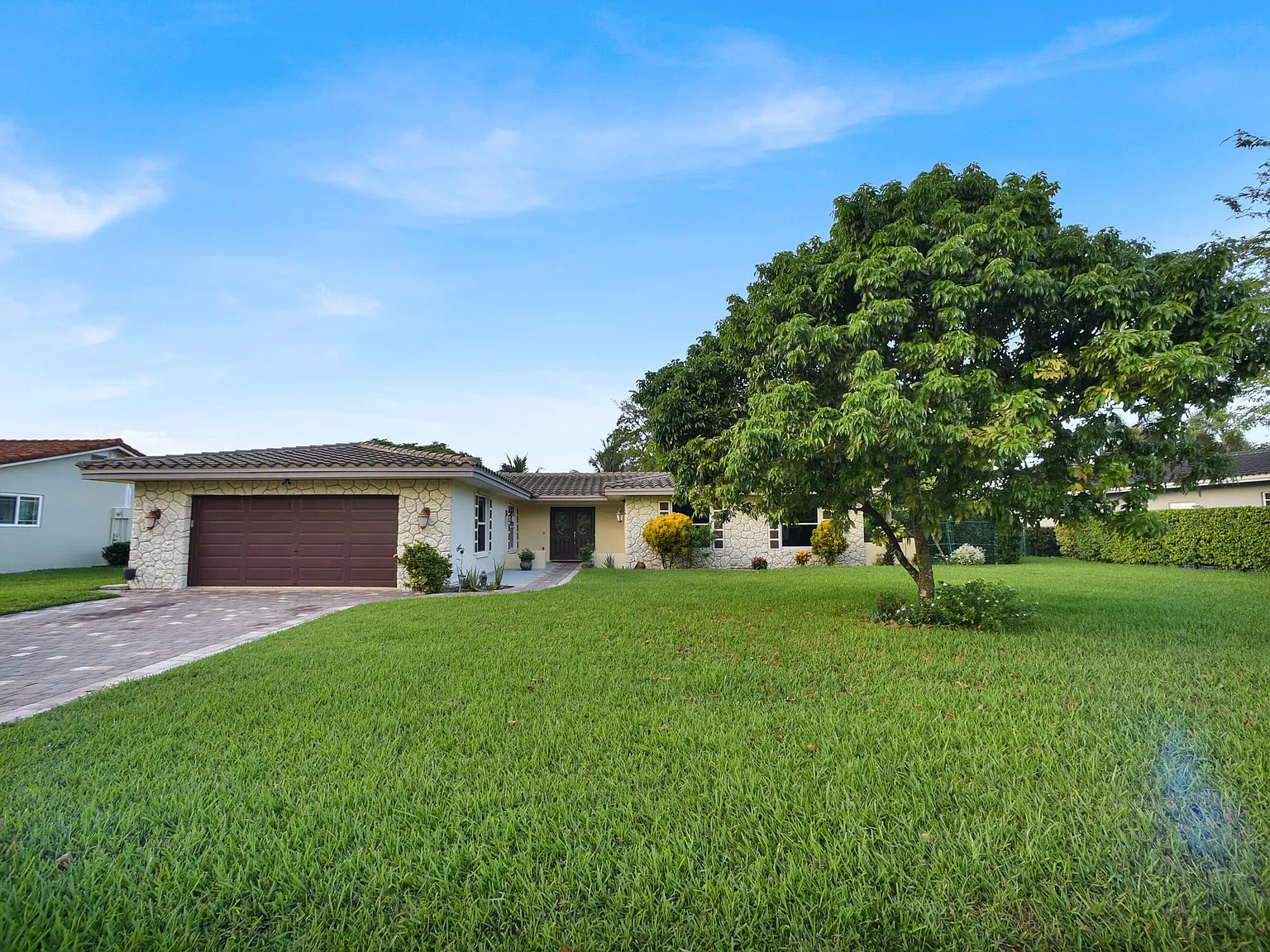4 bed, 2.0 bath, 2049 sqft, $4,500 — Photo 3