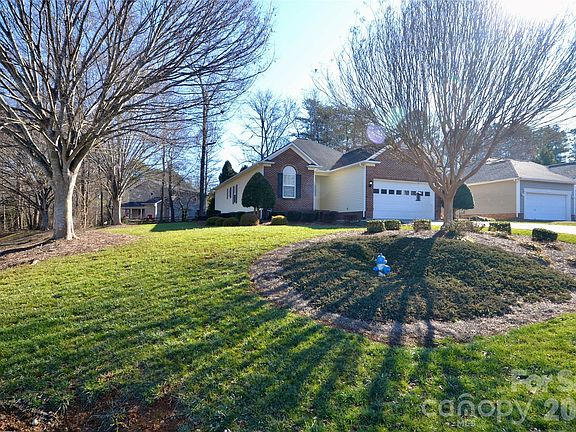 4th image of 101 S Kayla Dr