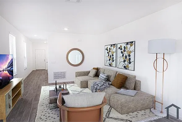 4 bed, 1777 sqft, $2,800 — Photo 3