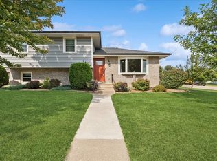 3819 Bergstrom St, Joliet, IL 60431