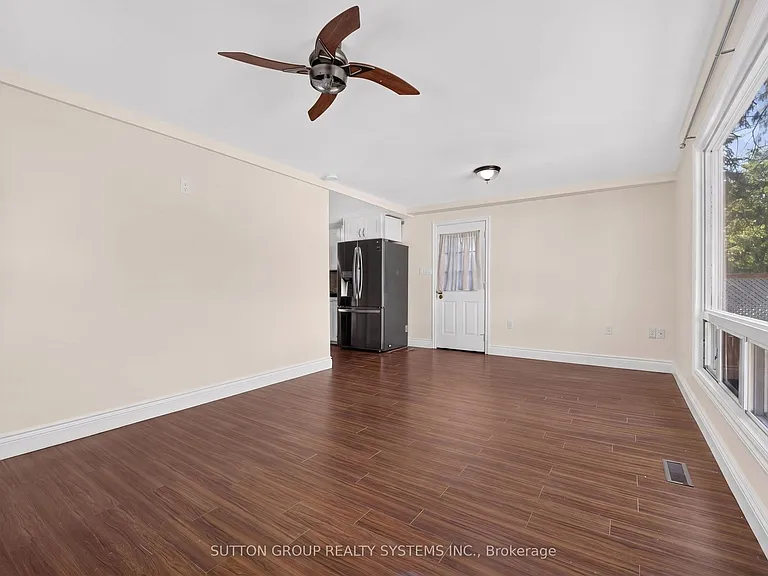 2082 Lilac Dr — Photo 15