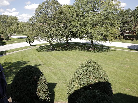 3rd image of 17571 Cambridge Pl