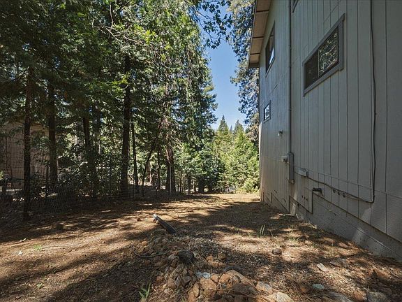4th image of 4976 Golden St