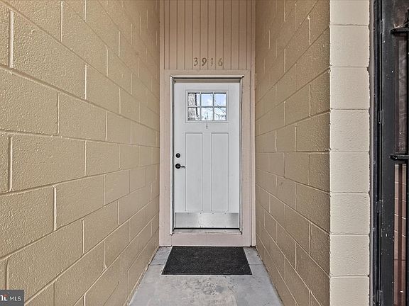 3rd image of 3916 Woodhue Pl #8