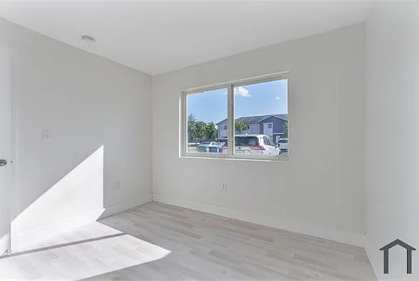 2759 NW 191st Ter — Photo 11