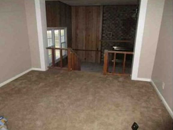 3rd image of 33 Elliott Ct