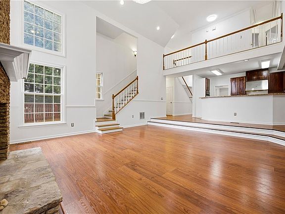 4th image of 2115 Wildwood Lake Dr