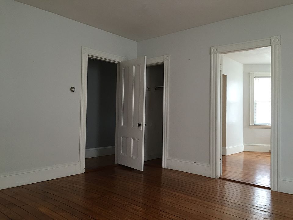 1st image of 39 W Narragansett Ave