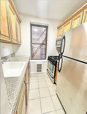 5th image of 1360 York Ave APT 3P