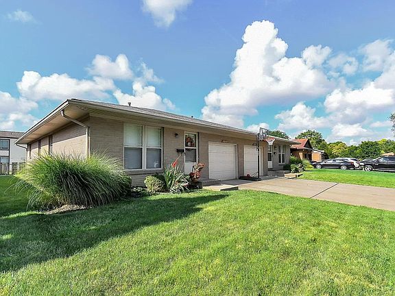 2nd image of 1855 Hampstead Dr #1855