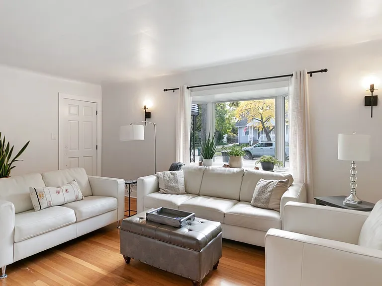 Colgate Street Oak Park Mi 48237 — Photo 3