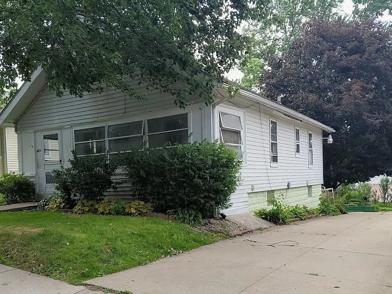 455 Allenford St — Photo 1