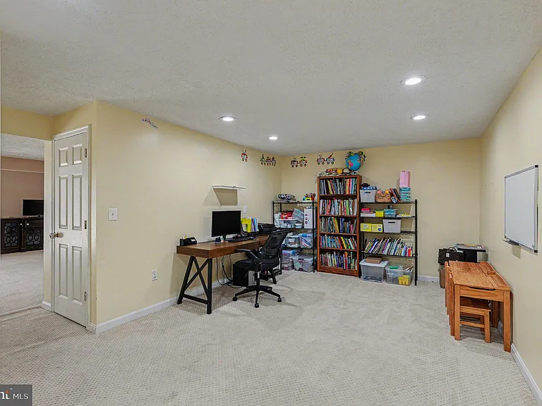 46 Northampton Blvd — Photo 29