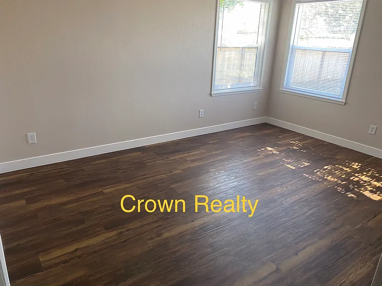 950 Windsor Dr — Photo 29