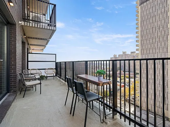 931 Carroll Street image 9 of 27